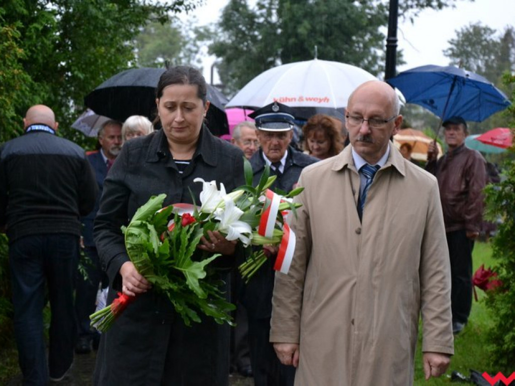 Deszcz nie zniechęcił lokalnych patriotów. Rocznica wybuchu wojny upamiętniona