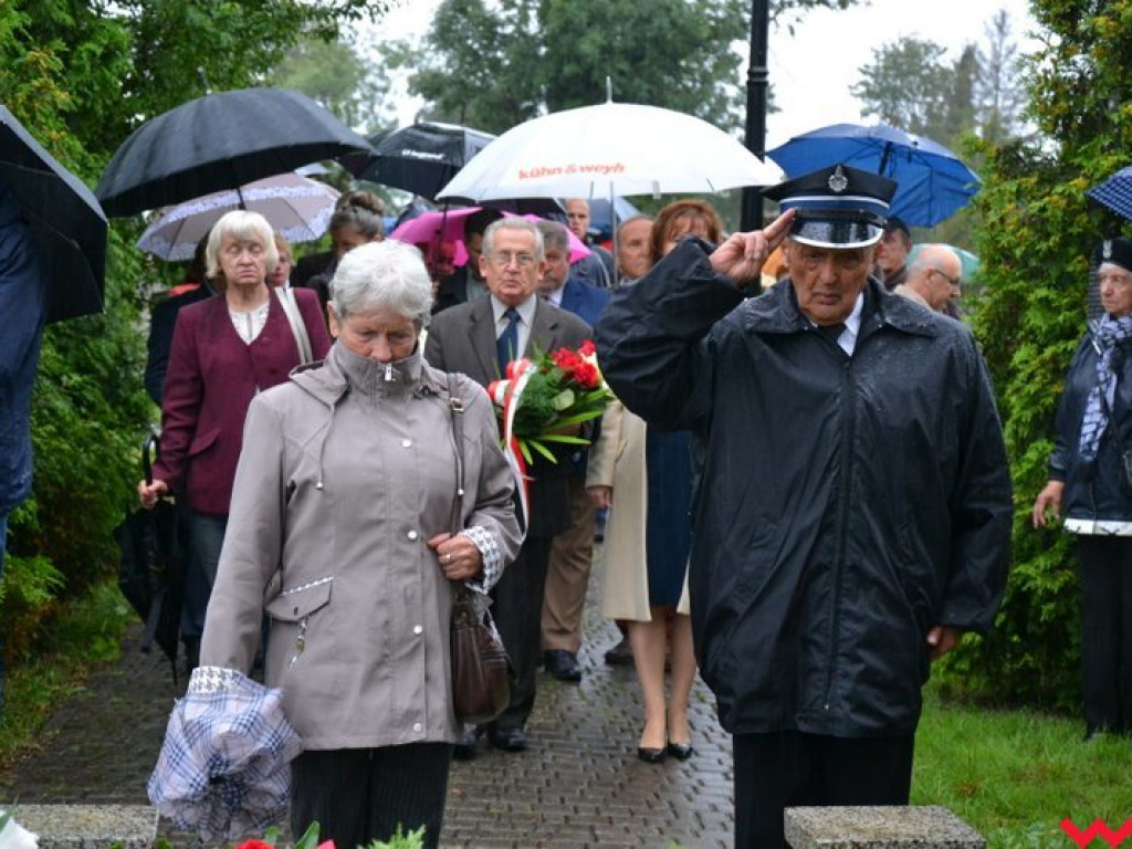 Deszcz nie zniechęcił lokalnych patriotów. Rocznica wybuchu wojny upamiętniona