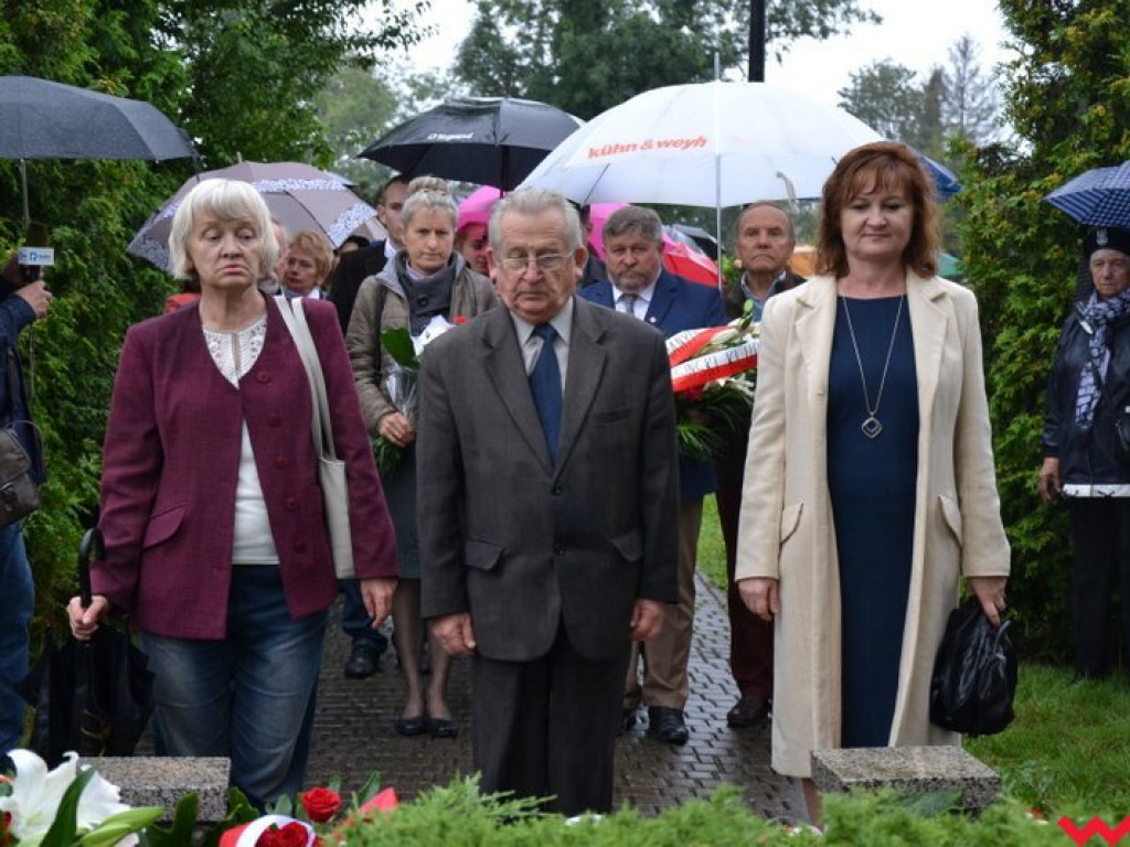 Deszcz nie zniechęcił lokalnych patriotów. Rocznica wybuchu wojny upamiętniona
