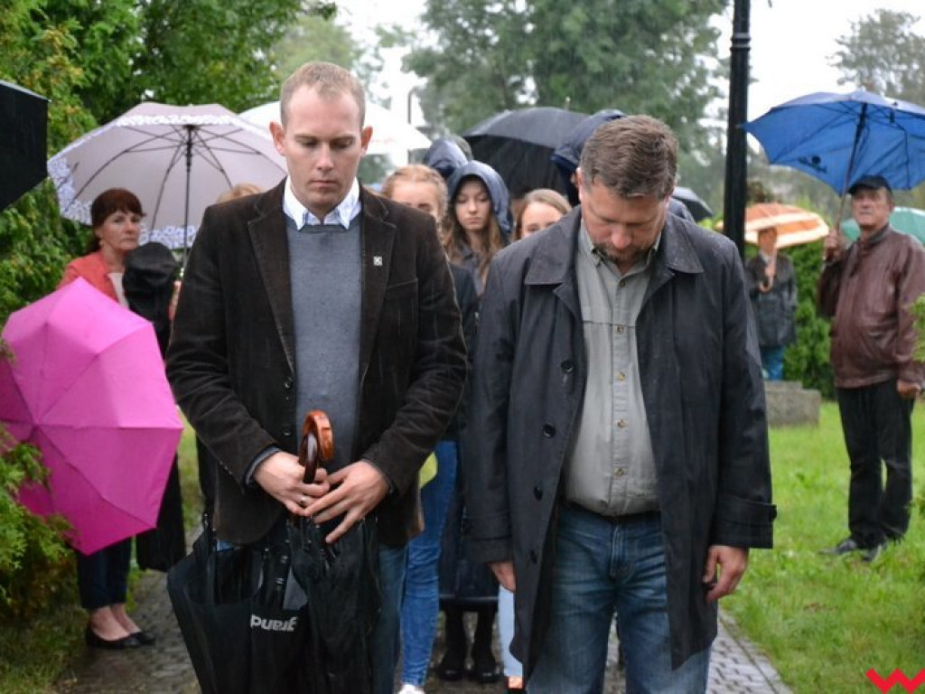 Deszcz nie zniechęcił lokalnych patriotów. Rocznica wybuchu wojny upamiętniona