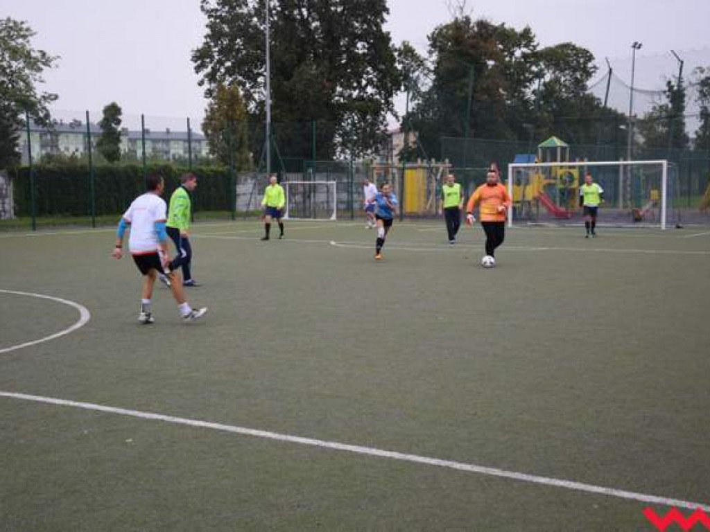 Rodzinny Turniej Szkółki Piłkarskiej Fox. Pogoda rodzicom nie była straszna.