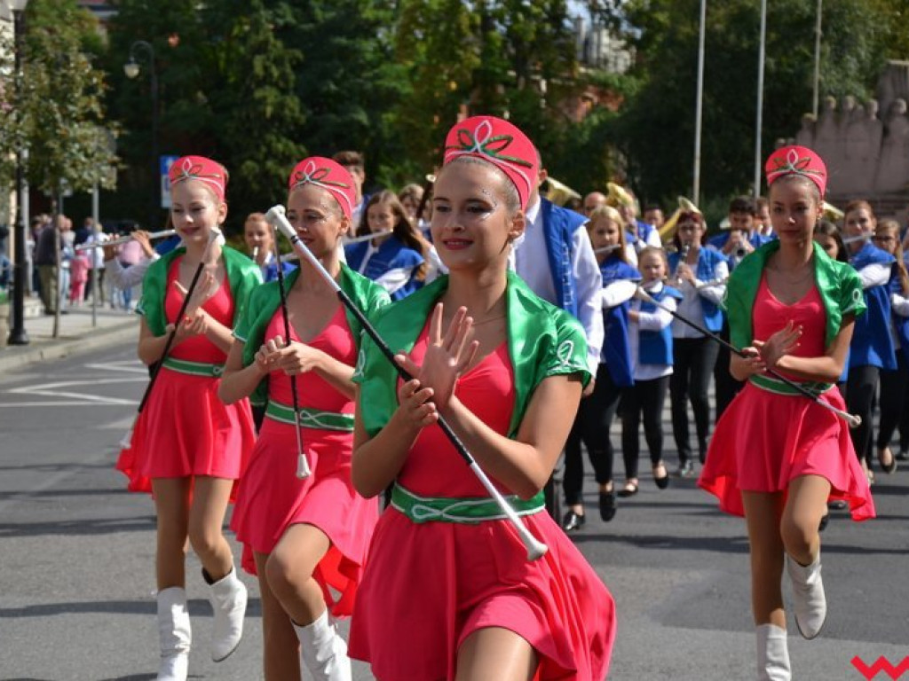 W marszu, w tańcu i na leżąco. Orkiestry znowu opanowały Wrześnię