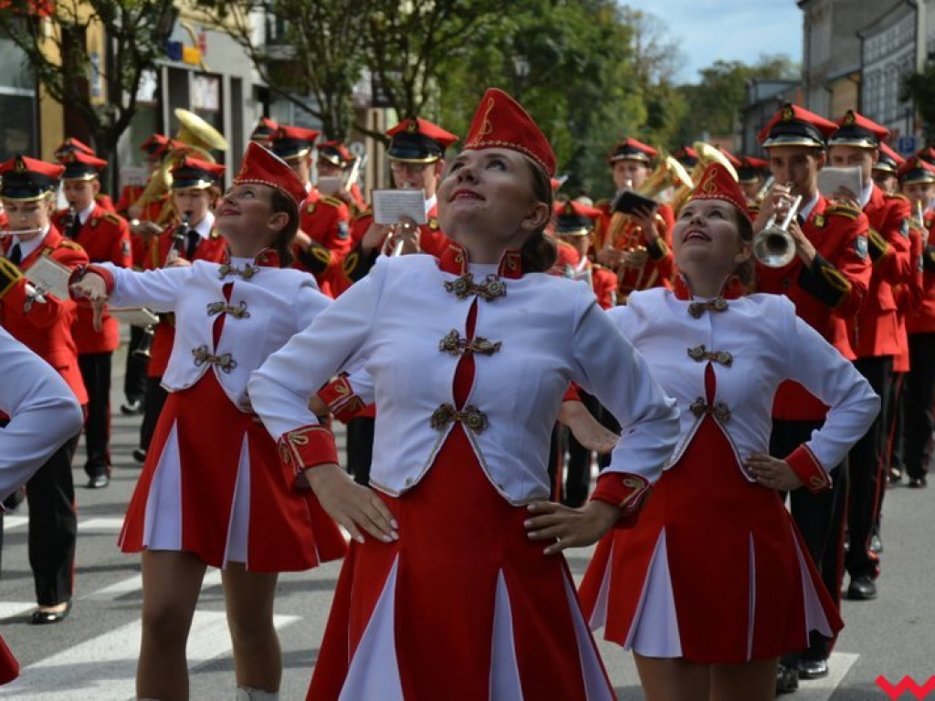 W marszu, w tańcu i na leżąco. Orkiestry znowu opanowały Wrześnię