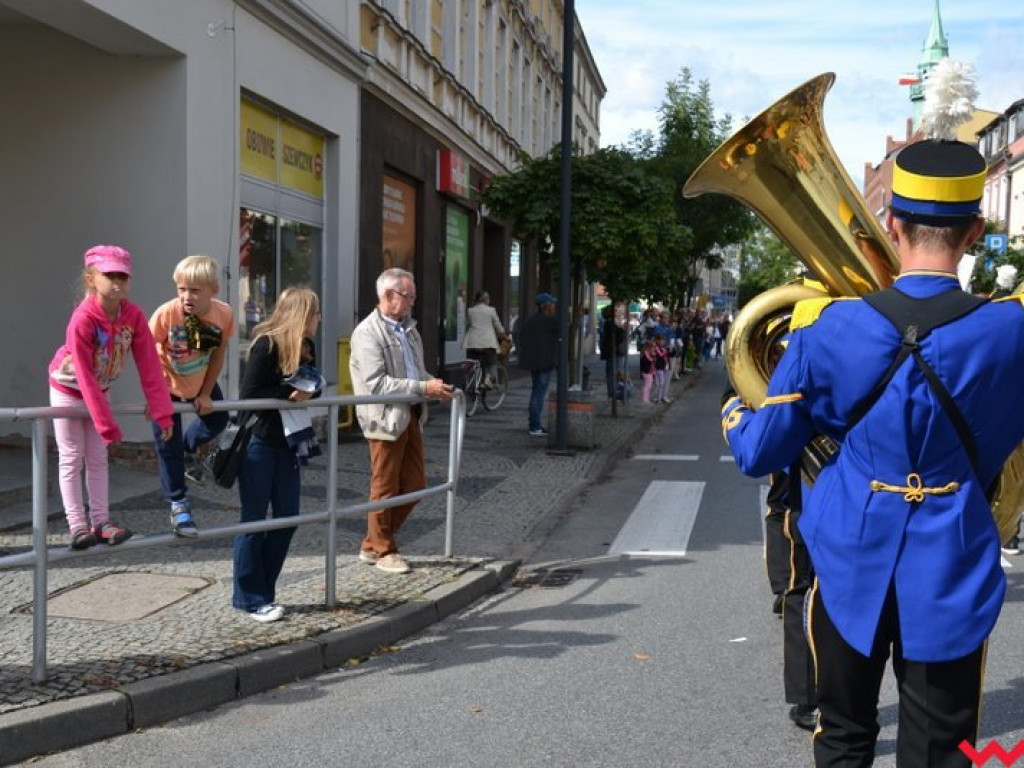 W marszu, w tańcu i na leżąco. Orkiestry znowu opanowały Wrześnię