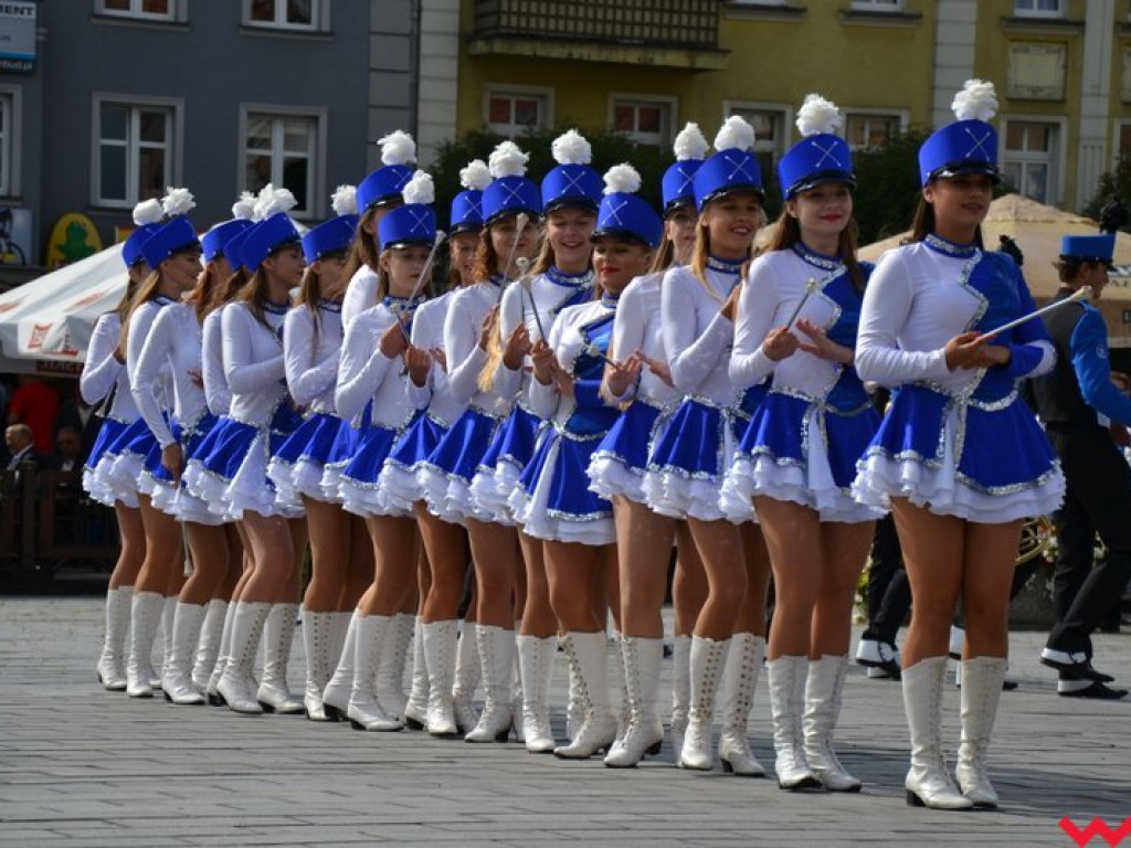 W marszu, w tańcu i na leżąco. Orkiestry znowu opanowały Wrześnię