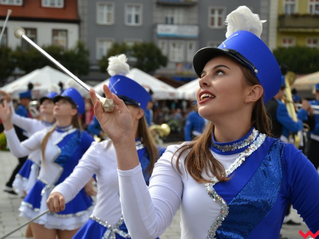 W marszu, w tańcu i na leżąco. Orkiestry znowu opanowały Wrześnię