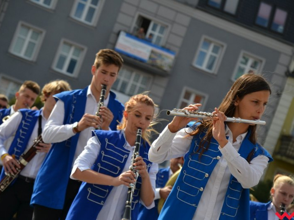 W marszu, w tańcu i na leżąco. Orkiestry znowu opanowały Wrześnię