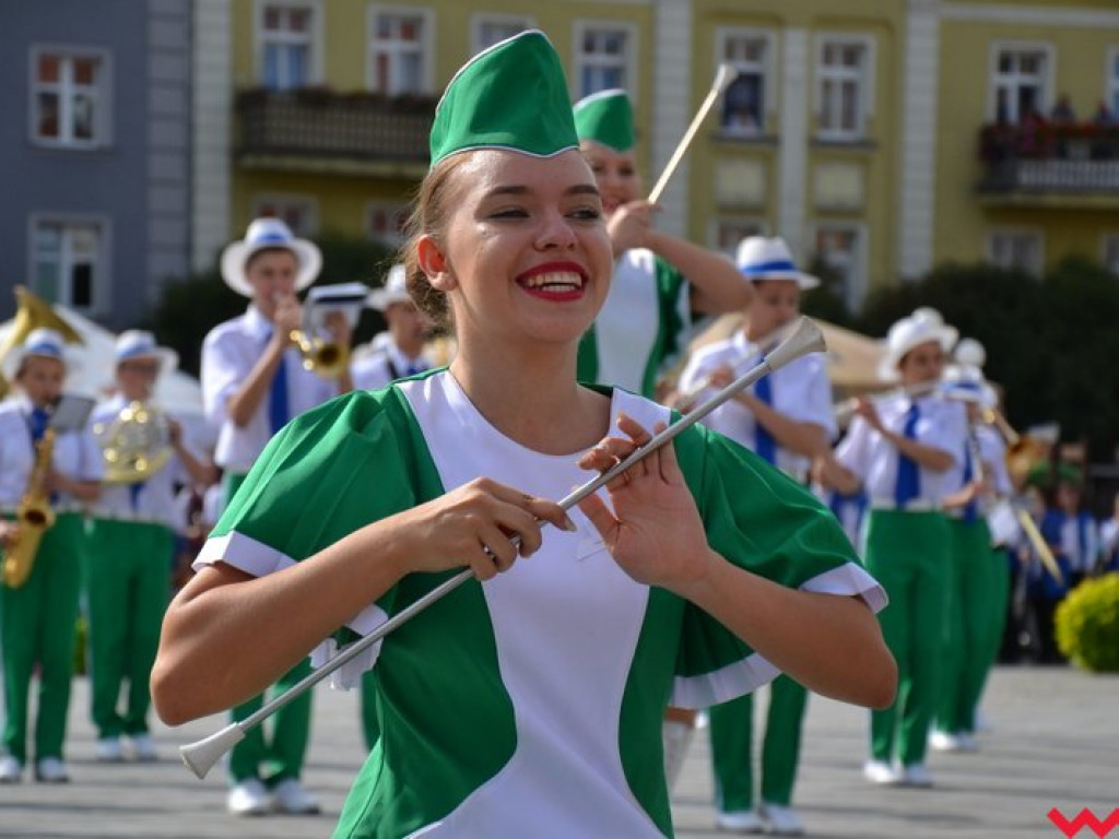 W marszu, w tańcu i na leżąco. Orkiestry znowu opanowały Wrześnię