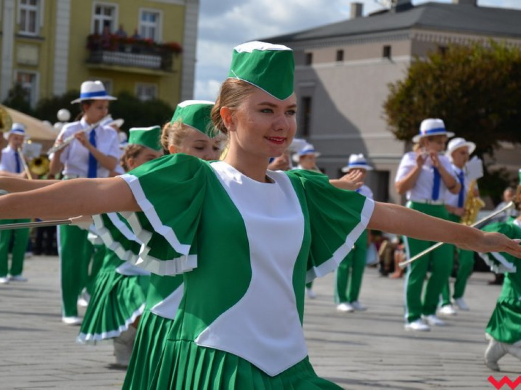 W marszu, w tańcu i na leżąco. Orkiestry znowu opanowały Wrześnię