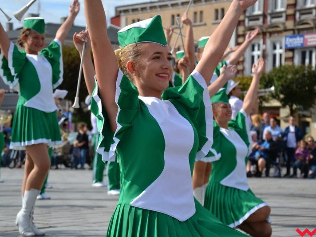 W marszu, w tańcu i na leżąco. Orkiestry znowu opanowały Wrześnię