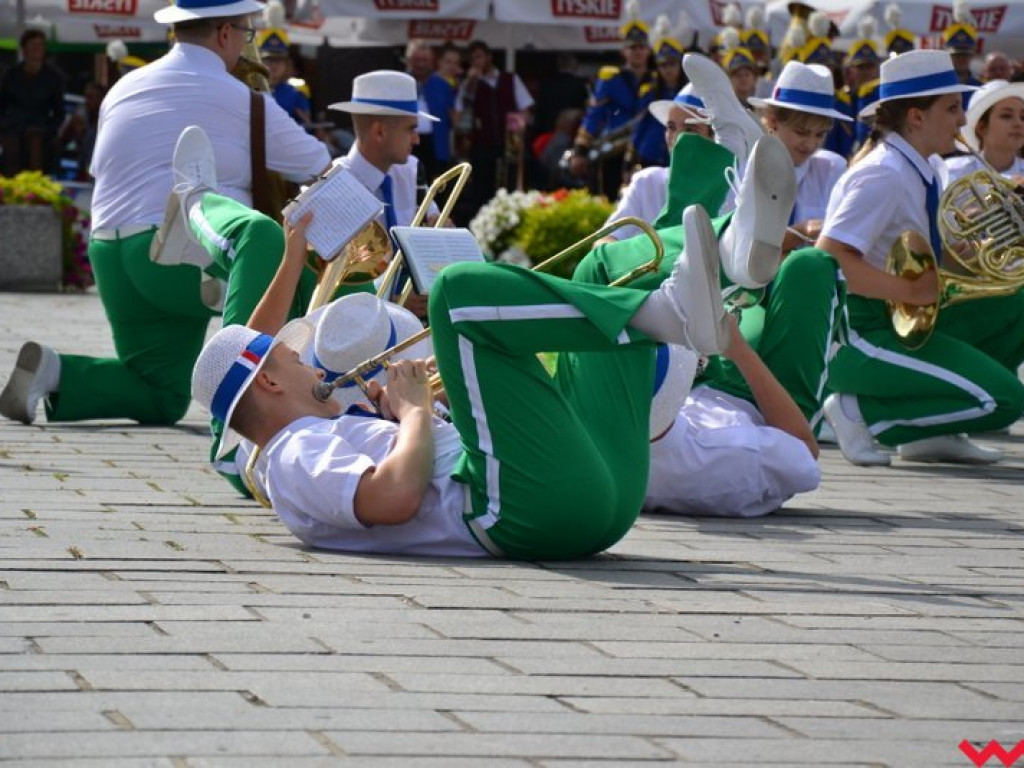 W marszu, w tańcu i na leżąco. Orkiestry znowu opanowały Wrześnię