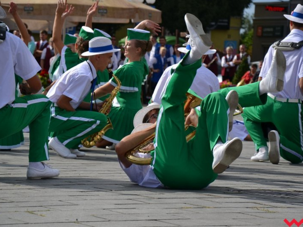 W marszu, w tańcu i na leżąco. Orkiestry znowu opanowały Wrześnię