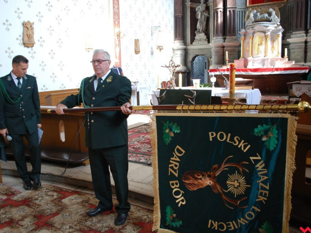30 lat i nadanie sztandaru. Świętowali myśliwi z Koła Łowieckiego Puszcza Pyzderska