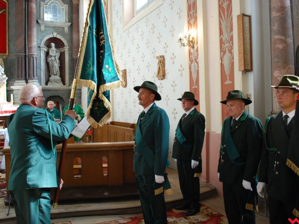 30 lat i nadanie sztandaru. Świętowali myśliwi z Koła Łowieckiego Puszcza Pyzderska