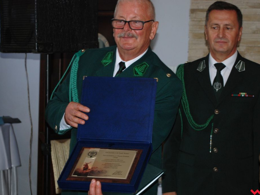 30 lat i nadanie sztandaru. Świętowali myśliwi z Koła Łowieckiego Puszcza Pyzderska