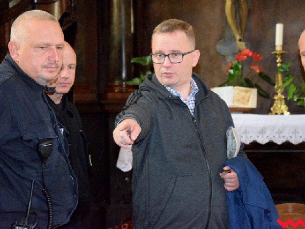 Komisja strażaków uznała, że wrzesińska fara jest bezpieczna, ale akcja gaśniczna na wieży kościoła może być trudna