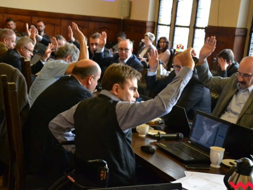 Nerwowa sesja wrzesińskiej rady. Wrócił temat skażenia wody