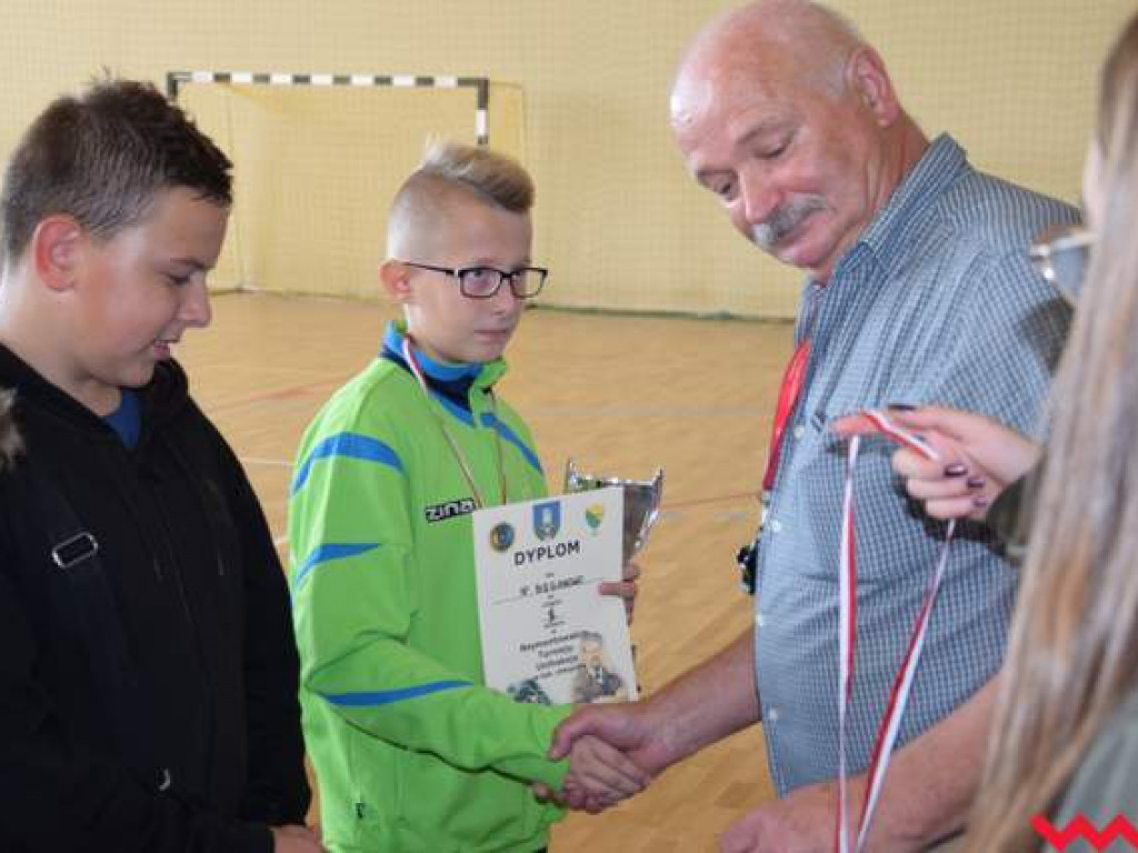 Kołaczkowianie bezkonkurencyjni w Reymontowskim Turnieju Unihokeja. Dziewczęta i chłopcy spisali się na medal