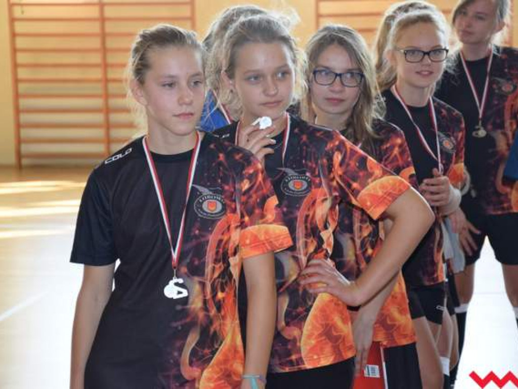 Kołaczkowianie bezkonkurencyjni w Reymontowskim Turnieju Unihokeja. Dziewczęta i chłopcy spisali się na medal
