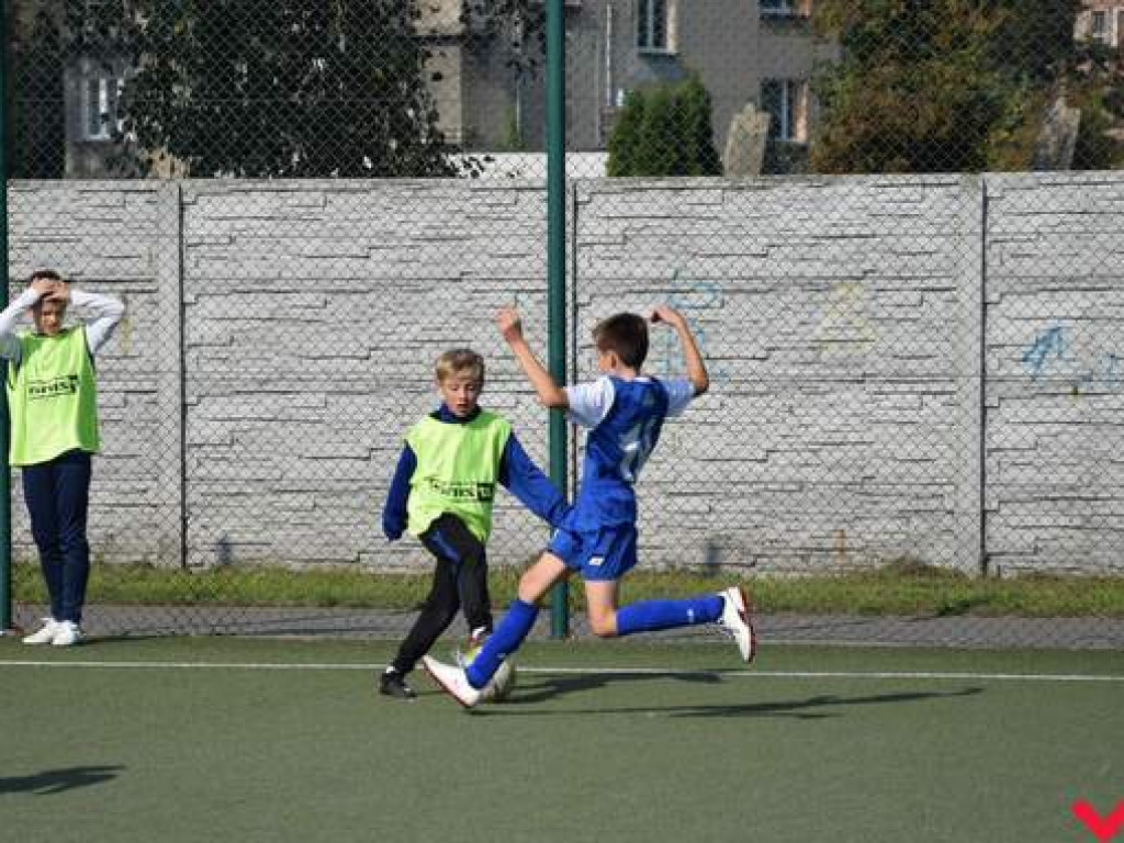 Rozgrywki Szkółki Piłkarskiej Fox nie zwalniają. W sobotę adpetom futbolu dopisywała pogoda