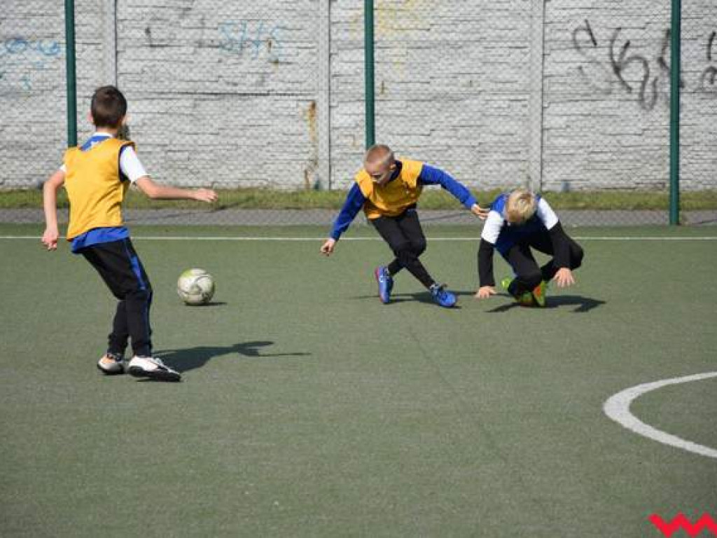 Rozgrywki Szkółki Piłkarskiej Fox nie zwalniają. W sobotę adpetom futbolu dopisywała pogoda