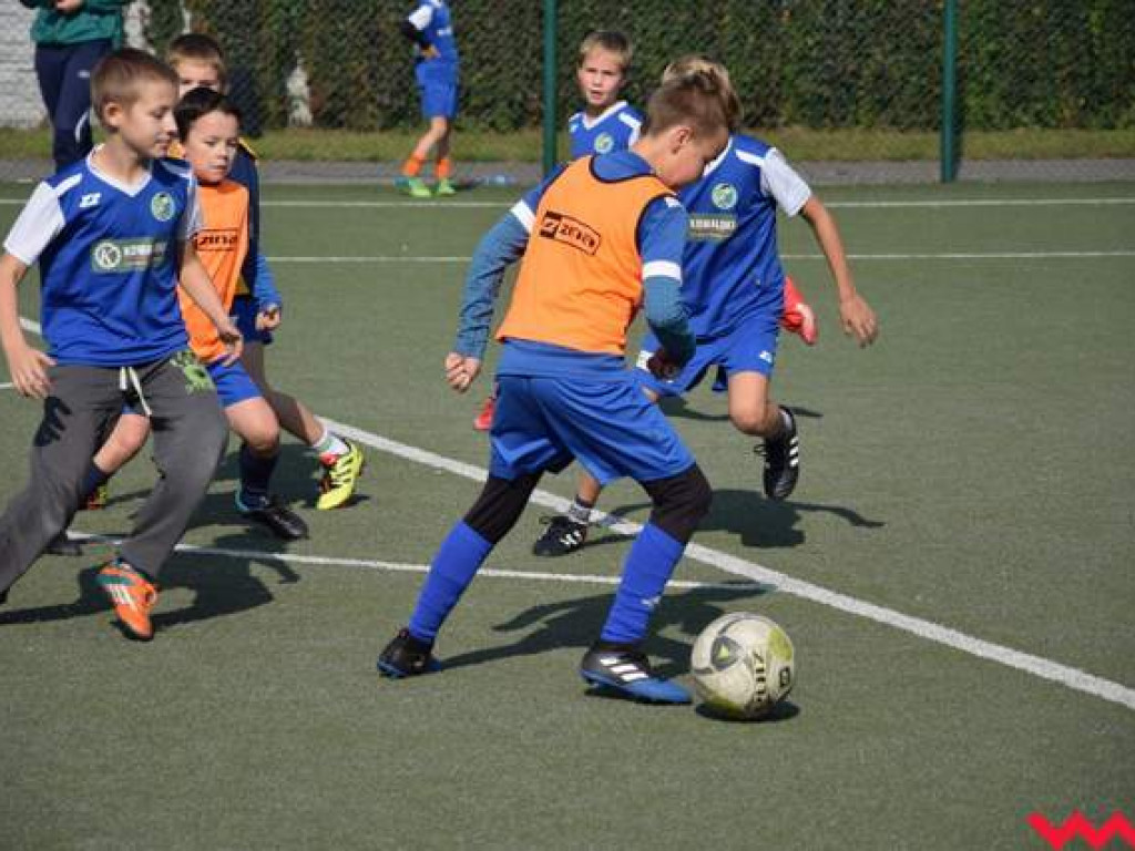 Rozgrywki Szkółki Piłkarskiej Fox nie zwalniają. W sobotę adpetom futbolu dopisywała pogoda