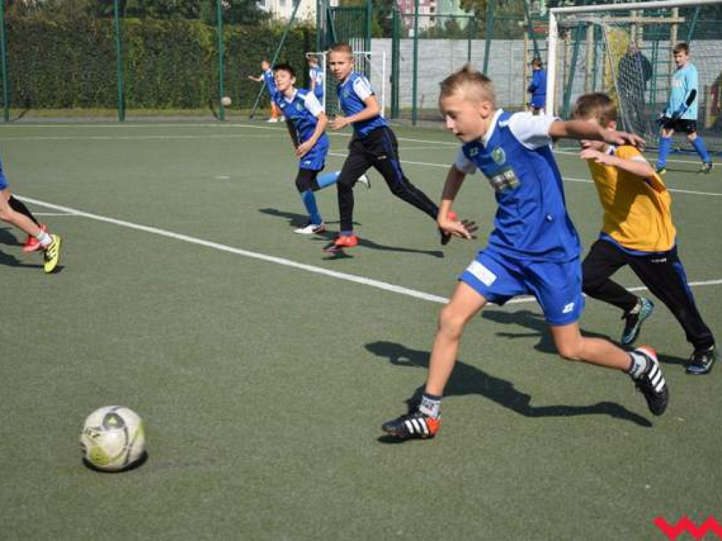Rozgrywki Szkółki Piłkarskiej Fox nie zwalniają. W sobotę adpetom futbolu dopisywała pogoda
