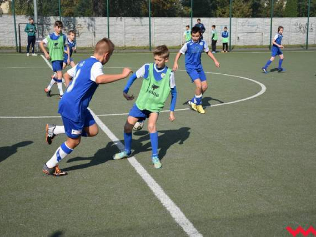 Rozgrywki Szkółki Piłkarskiej Fox nie zwalniają. W sobotę adpetom futbolu dopisywała pogoda