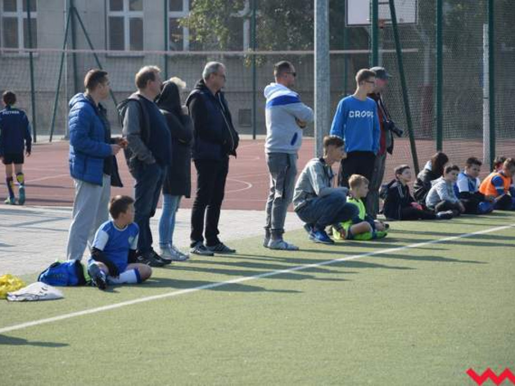 Rozgrywki Szkółki Piłkarskiej Fox nie zwalniają. W sobotę adpetom futbolu dopisywała pogoda