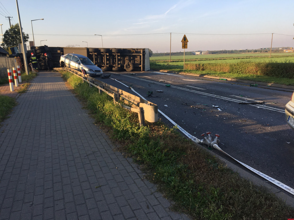 Ruch w stronę Miłosławia już odblokowany – TIR wywieziony w bezpieczne miejsce