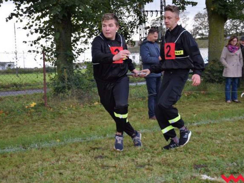 Drużyny strażackie z gminy Pyzdry zdominowały Powiatowe Zawody Sportowo-Pożarnicze w Gorazdowie