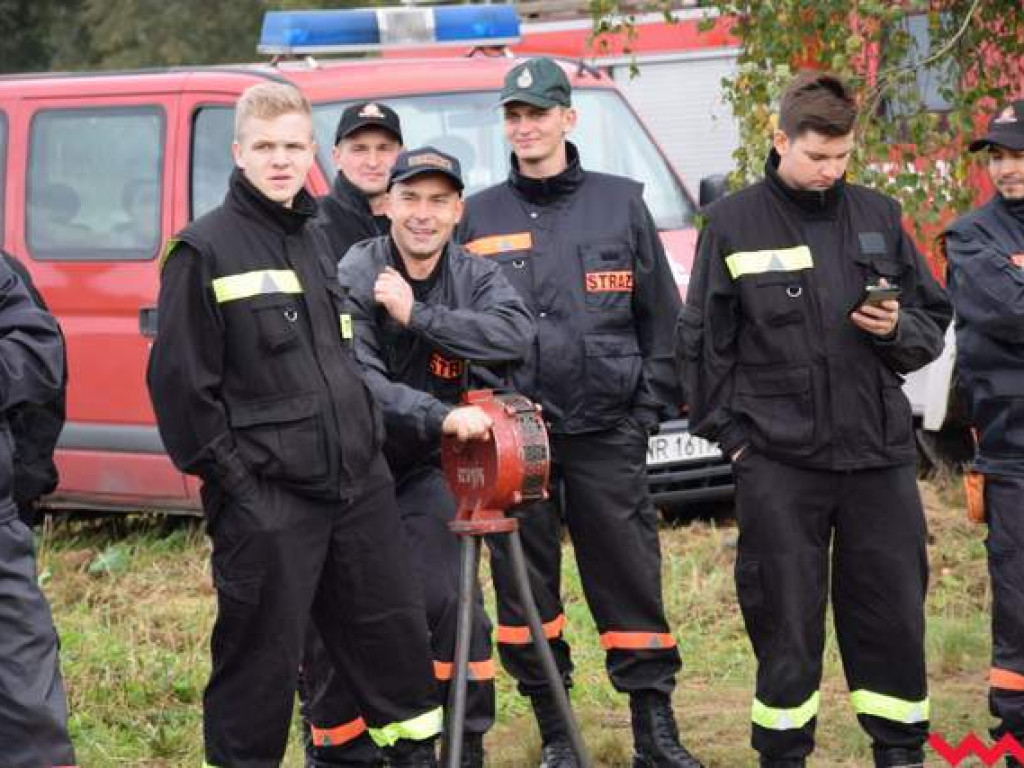 Drużyny strażackie z gminy Pyzdry zdominowały Powiatowe Zawody Sportowo-Pożarnicze w Gorazdowie