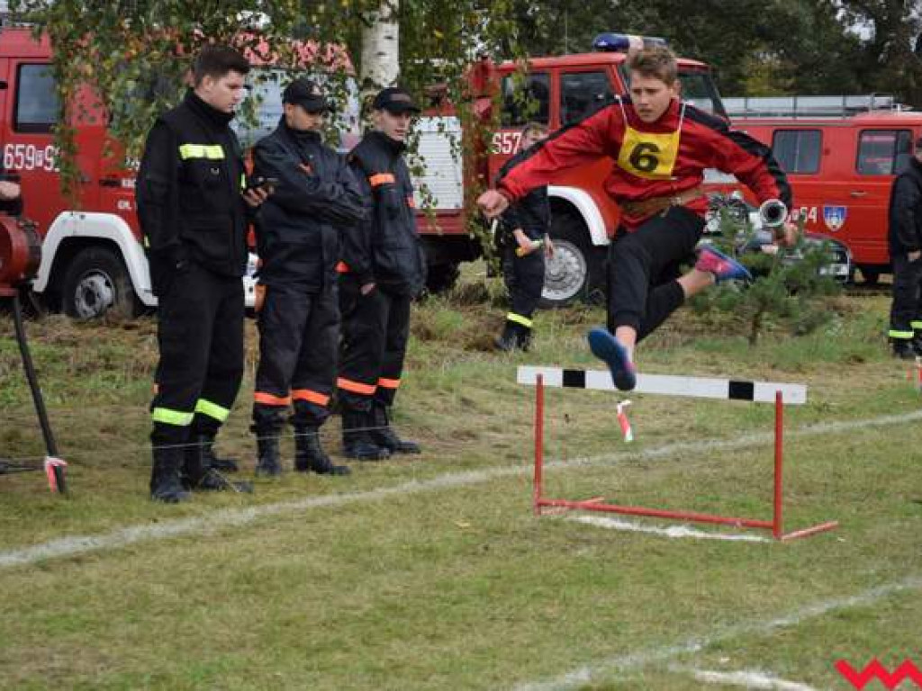 Drużyny strażackie z gminy Pyzdry zdominowały Powiatowe Zawody Sportowo-Pożarnicze w Gorazdowie