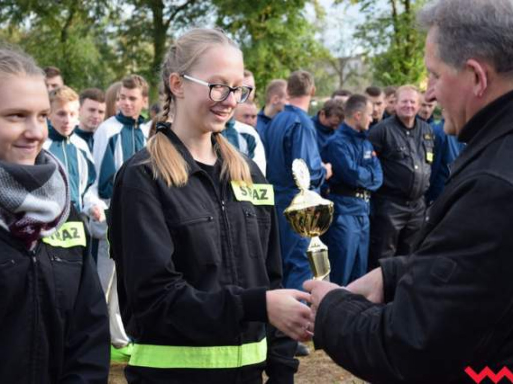 Drużyny strażackie z gminy Pyzdry zdominowały Powiatowe Zawody Sportowo-Pożarnicze w Gorazdowie