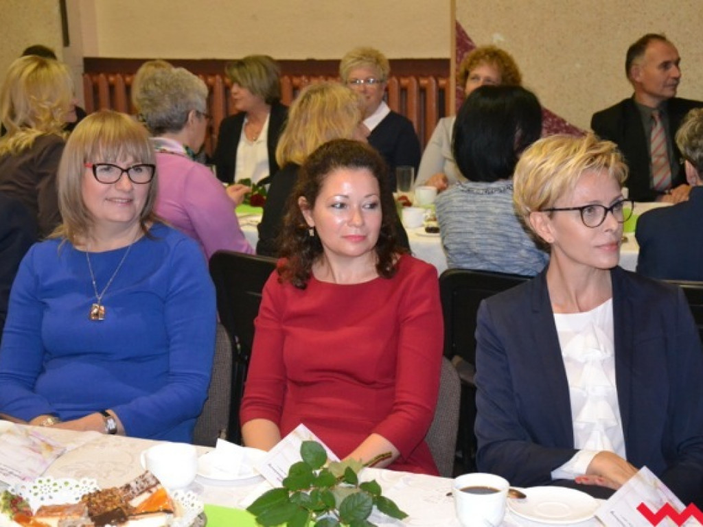 Burmistrz hojnie nagrodził nauczycieli i dyrektorów gminnych placówek