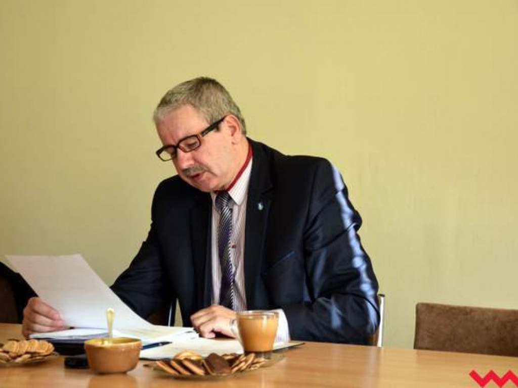 Wójt Teresa Waszak ucieka do przodu i proponuje gruntowną reformę oświaty. Radnych zatkało z wrażenia