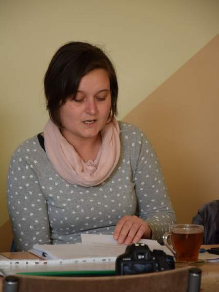 Wójt Teresa Waszak ucieka do przodu i proponuje gruntowną reformę oświaty. Radnych zatkało z wrażenia