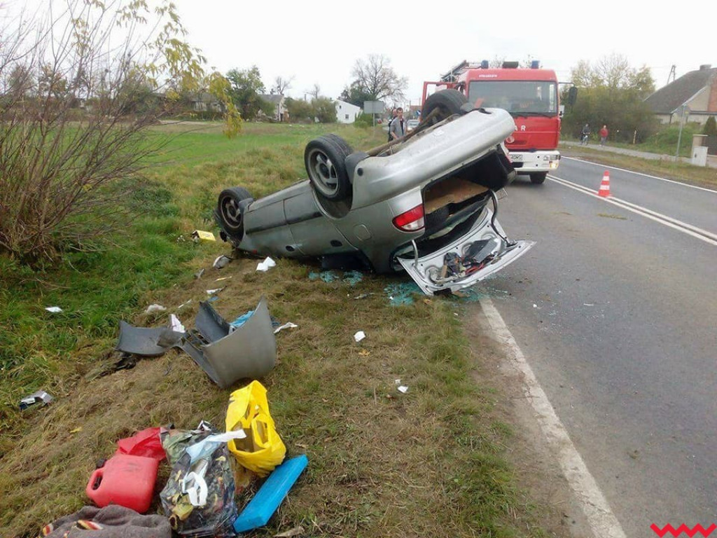 Samochód osobowy dachował w Węgierkach