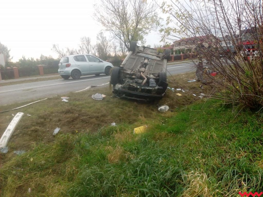 Samochód osobowy dachował w Węgierkach