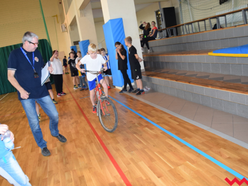 Sport, uśmiech i zabawa, czyli pierwsza edycja Powiatowej Spartakiady Uczniowskich Klubów Sportowych już za nami