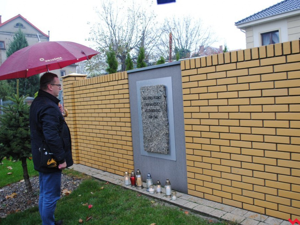 Miejsca zbrodni, na co dzień mijane bez uwagi. W niedzielę zapłonęły tam znicze