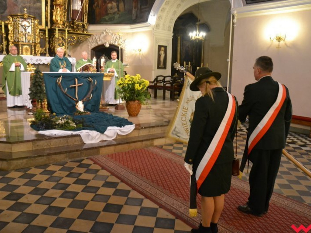 Bez nich dziki i sarny biegałyby po ulicach Wrześni. Myśliwi z „Szaraka” uczcili 70-lecie