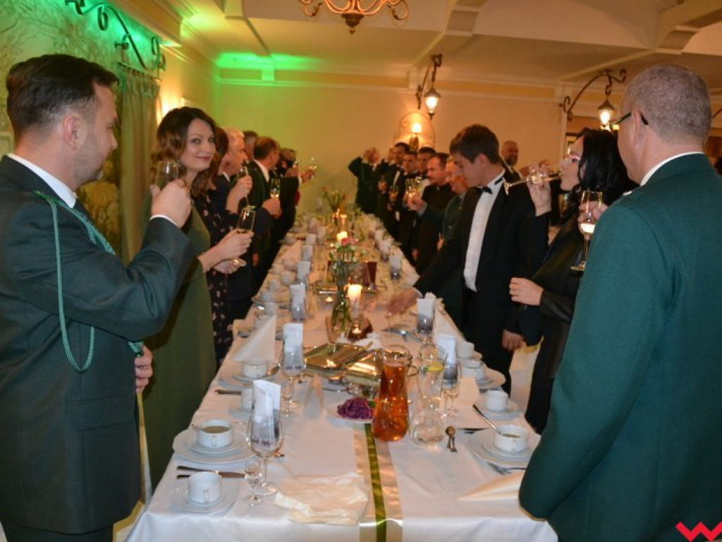 Bez nich dziki i sarny biegałyby po ulicach Wrześni. Myśliwi z „Szaraka” uczcili 70-lecie