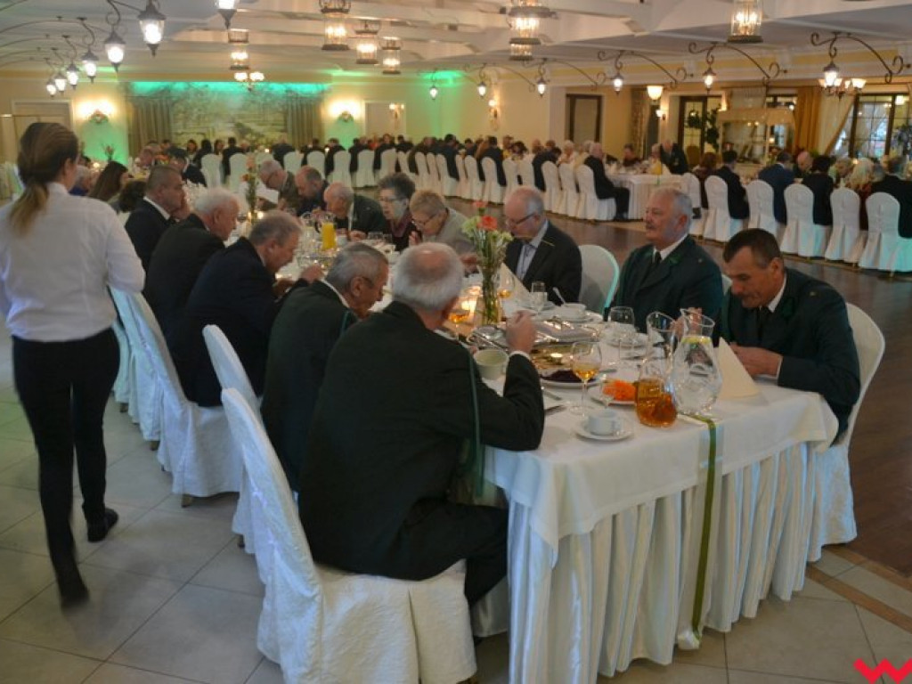 Bez nich dziki i sarny biegałyby po ulicach Wrześni. Myśliwi z „Szaraka” uczcili 70-lecie