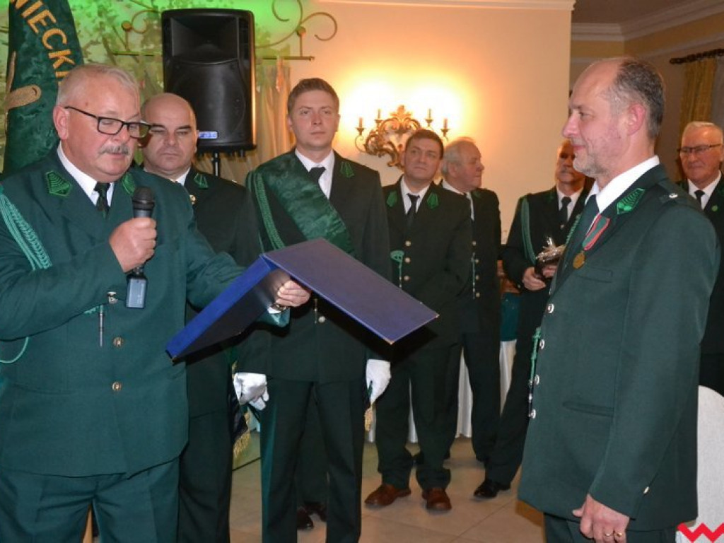 Bez nich dziki i sarny biegałyby po ulicach Wrześni. Myśliwi z „Szaraka” uczcili 70-lecie