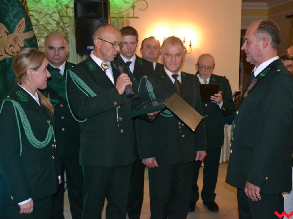 Bez nich dziki i sarny biegałyby po ulicach Wrześni. Myśliwi z „Szaraka” uczcili 70-lecie