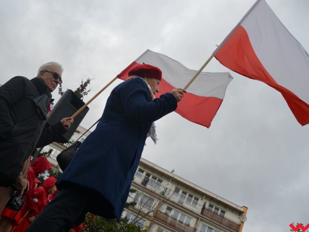 Sztafeta pokoleń w radosnym niepodległościowym przemarszu