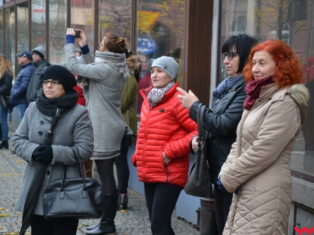 Sztafeta pokoleń w radosnym niepodległościowym przemarszu