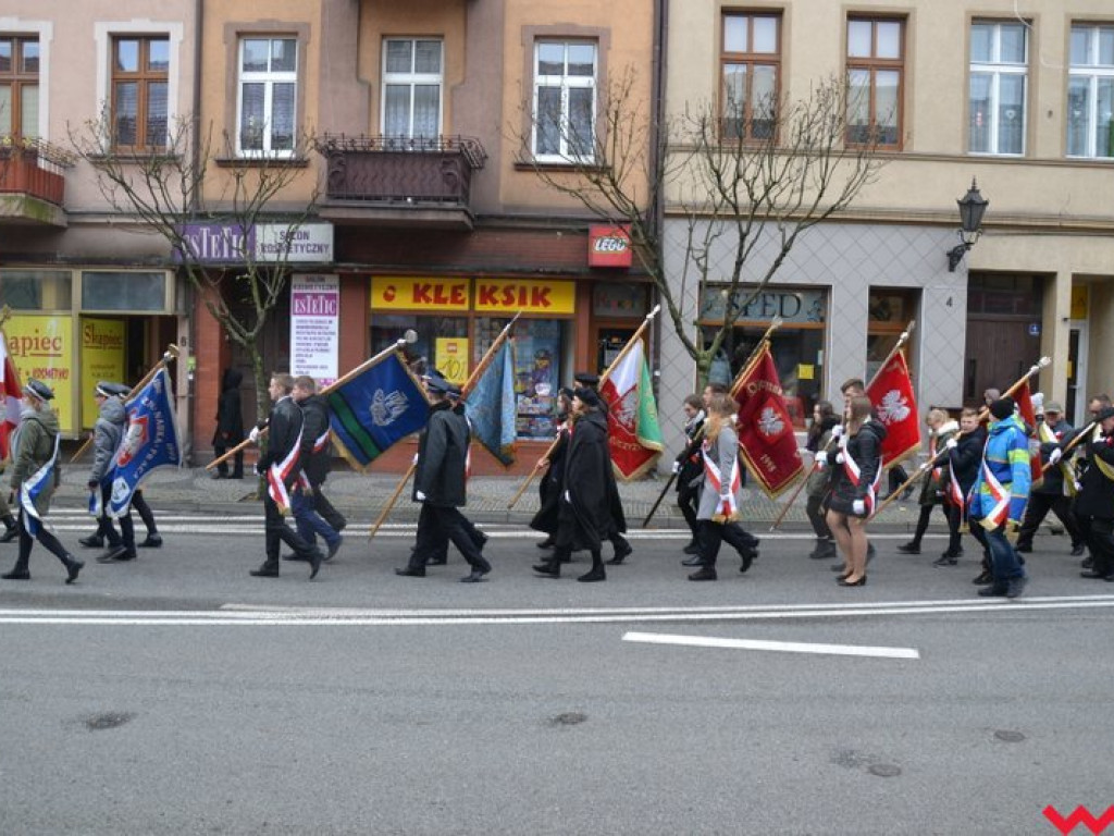 Sztafeta pokoleń w radosnym niepodległościowym przemarszu