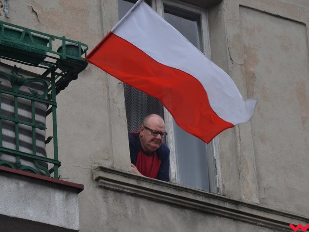 Sztafeta pokoleń w radosnym niepodległościowym przemarszu